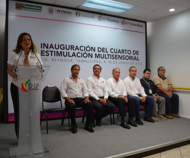 INAUGURA. La presidenta del DIF, Elvira Mendoza de Elías dijo sentirse contenta con la apertura del Cuarto de Estimulación Multisensorial.