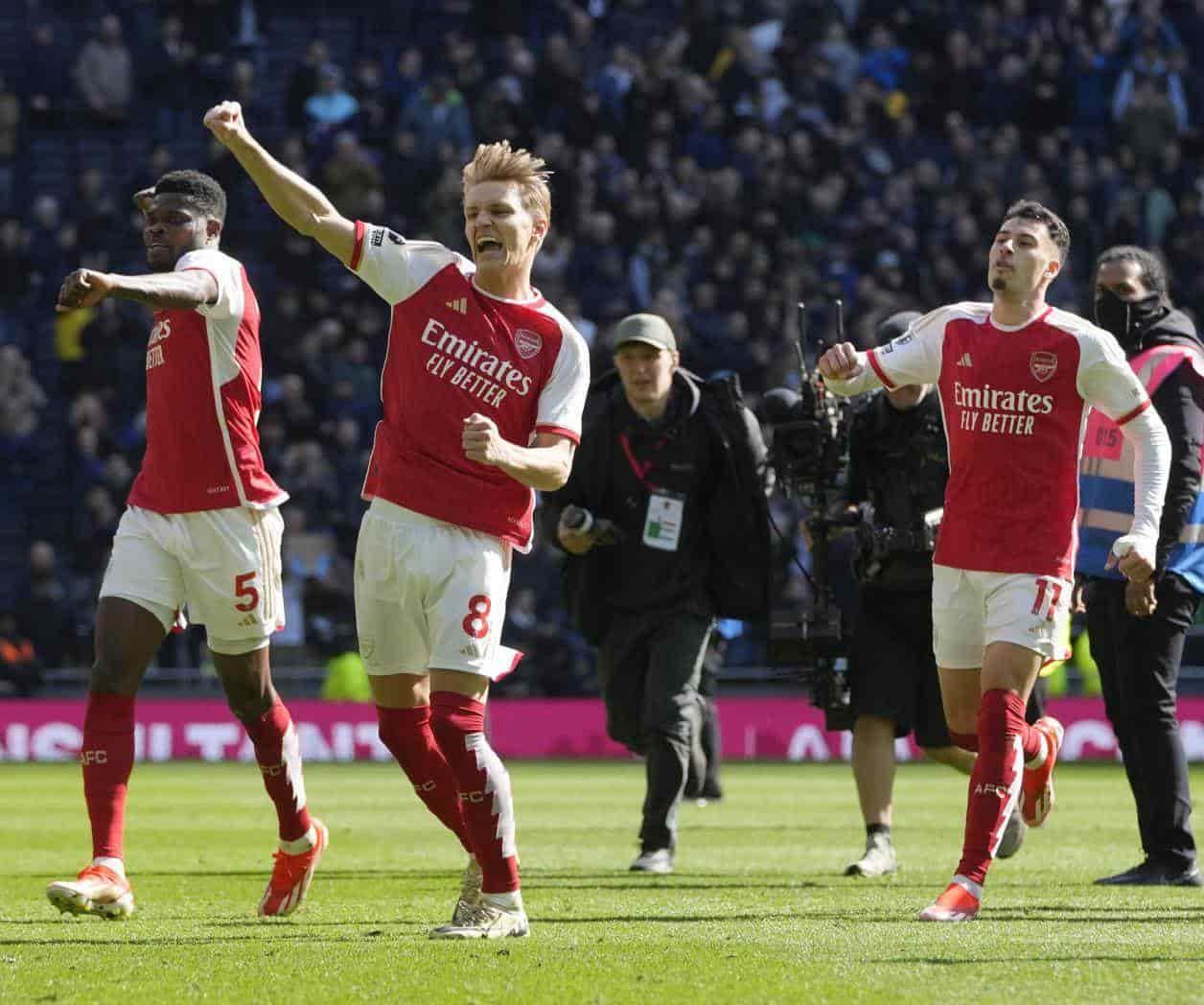 Emocionante victoria de Arsenal sobre Tottenham en la Liga Premier