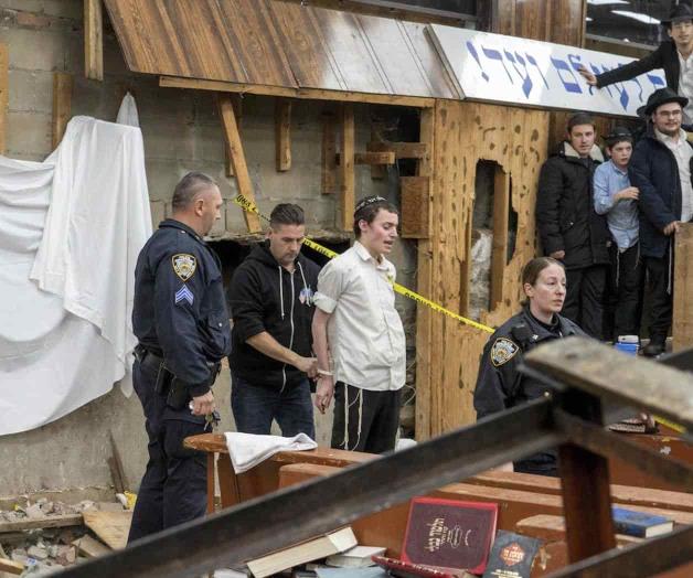 Provoca un altercado entre policías y judíos